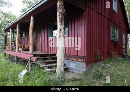 L'un des nombreux Colorado Outward Bound School cabines et ses bâtiments administratifs, au fond des bois, haut au-dessus de la ville de marbre dans Gunnison Comté (Colorado) Banque D'Images