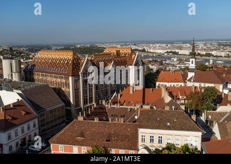 La vue sur le bâtiment des Archives nationales de Hongrie. Banque D'Images