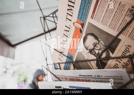 Paris, France - Sep 27, 2019 : Jacques Chirac sur le couvercle du journal Financial Times après la mort de l'ancien président français à l'âge de 86 ans Banque D'Images