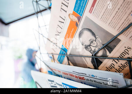 Paris, France - Sep 27, 2019 : Jacques Chirac sur le couvercle du journal Financial Times après la mort de l'ancien président français à l'âge de 86 ans Banque D'Images