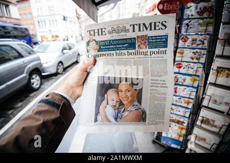 Paris, France - Sep 27, 2019 : l'achat de la fois avec la duchesse de Kent et son fils Archie sur le couvercle Banque D'Images