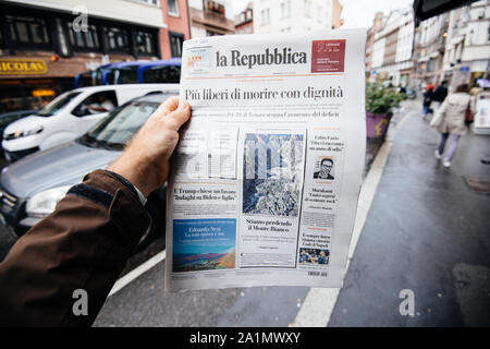 Paris, France - Sep 27, 2019 : La repubblica à l'article de perdre le Monte Bianco Mont Blanc Banque D'Images