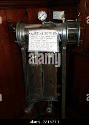 Yungaburra Queensland/Australia-Sept, 19, 2019 : la bière en bouteille pour machines à partir de barils au cours de la Seconde Guerre mondiale en pays Queensland Australie Banque D'Images