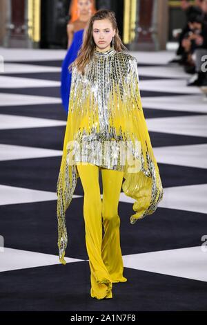 Paris, France. 27 Sep, 2019. BALMAIN SS20 piste pendant la Fashion Week de Paris - Paris, France 27/09/2019 Credit : dpa/Alamy Live News Banque D'Images