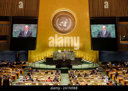 (190928) -- ORGANISATION DES NATIONS UNIES, le 28 septembre 2019 (Xinhua) -- Le ministre russe des affaires étrangères Sergey Lavrov aborde le débat général de la 74e session de l'Assemblée générale de l'ONU au siège des Nations Unies à New York, le 27 septembre 2019. (Xinhua/Muzi Li) Banque D'Images