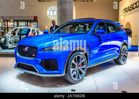 Francfort, Allemagne - Sept 2019 : blue JAGUAR F-PACE SUV, IAA International Motor Show Salon International de l'auto. Banque D'Images