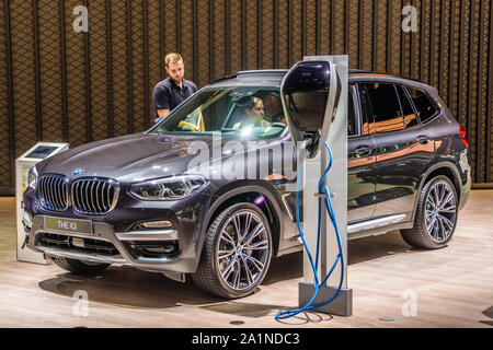 Francfort, Allemagne - Sept 2019 : BMW X3 GRIS G01 électrique voiture hybride SUV, IAA International Motor Show Salon International de l'auto. Banque D'Images