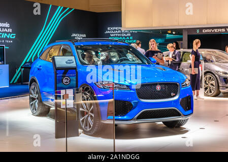 Francfort, Allemagne - Sept 2019 : blue JAGUAR F-PACE SUV, IAA International Motor Show Salon International de l'auto. Banque D'Images