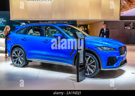 Francfort, Allemagne - Sept 2019 : blue JAGUAR F-PACE SUV, IAA International Motor Show Salon International de l'auto. Banque D'Images