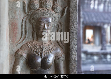 Bas-relief, peinture murale de la femme sur le mur de l'Apsara Angkor Wat temple complexe, Close up Banque D'Images