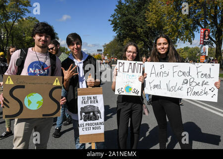 Dans la région de Montréal au Canada, un demi-million de personnes ont rejoint le climat mondial grève le 27 septembre 2019. Ils ont exigé des actions plus concrètes de la part des autorités pour lutter contre le réchauffement planétaire et le changement climatique. Banque D'Images