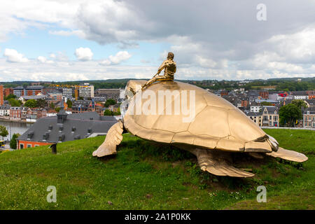 Oeuvre d'art à la recherche de l'Utopie, par l'artiste Jan Fabre, sur la citadelle de Namur, Wallonie, Belgique, Banque D'Images