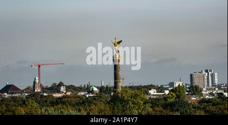 Berlin, Allemagne. 26 Sep, 2019. Les élans d'or briller devant un ciel légèrement nuageux. Crédit : Paul Zinken/dpa/Alamy Live News Banque D'Images