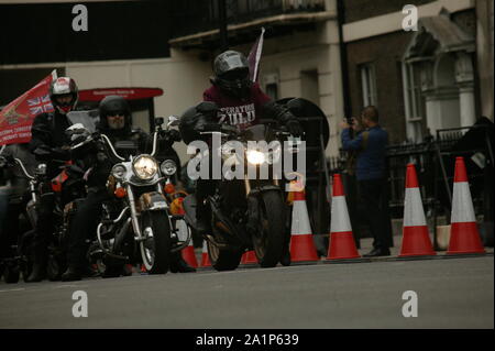 Les Motards Zoulou opération Anciens Combattants et manifestation à la place du Parlement, Londres, Royaume-Uni. Banque D'Images