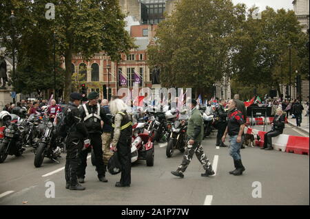 Les Motards Zoulou opération Anciens Combattants et manifestation à la place du Parlement, Londres, Royaume-Uni. Banque D'Images