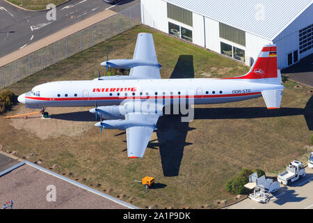 Iliouchine Il-18V à l'aéroport d'Erfurt Banque D'Images