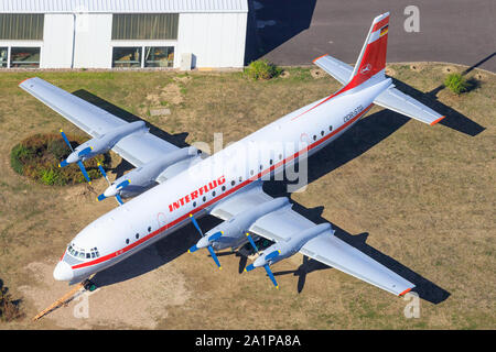 Iliouchine Il-18V à l'aéroport d'Erfurt Banque D'Images