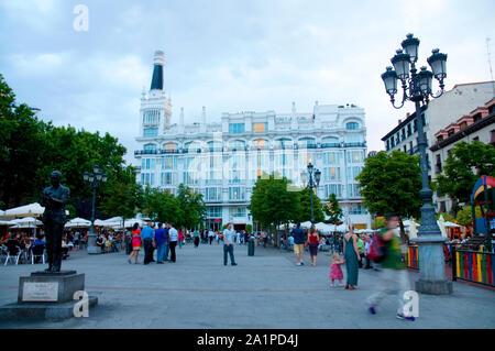 La place Santa Ana au crépuscule. Madrid, Espagne. Banque D'Images