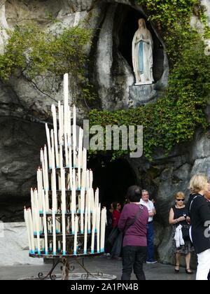 Lourdes, 3ème centre de pèlerinage chrétien, après Rome et Jérusalem, et le premier centre de pèlerinage catholique français Banque D'Images