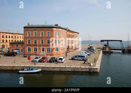 Sur le canal du port, Port, ville hanséatique de Stralsund Banque D'Images