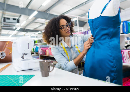 Portrait d'une femme mannequin sur mesure avec Banque D'Images