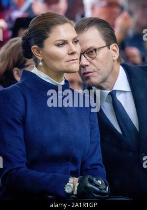 Stockholm, Suède. 28 Sep, 2019. La princesse Victoria et le Prince Daniel de Suède au Minnesmonumentet à Djurgarden à Stockholm, le 28 septembre 2019, pour assister à la cérémonie de commémoration M/S EstoniaCredit : Albert Nieboer/ Pays-Bas OUT/Point de vue OUT |/dpa/Alamy Live News Banque D'Images