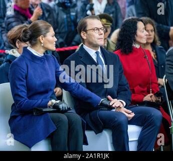 Stockholm, Suède. 28 Sep, 2019. La princesse Victoria et le Prince Daniel de Suède au Minnesmonumentet à Djurgarden à Stockholm, le 28 septembre 2019, pour assister à la cérémonie de commémoration M/S EstoniaCredit : Albert Nieboer/ Pays-Bas OUT/Point de vue OUT |/dpa/Alamy Live News Banque D'Images