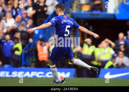 Londres, Royaume-Uni. 28 Sep, 2019. Jorginho de Chelsea marque son premier but d'équipes du point de penalty. Premier League, Chelsea v Brighton & Hove Albion à Stamford Bridge à Londres le samedi 28 septembre 2019. Cette image ne peut être utilisé qu'à des fins rédactionnelles. Usage éditorial uniquement, licence requise pour un usage commercial. Aucune utilisation de pari, de jeux ou d'un seul club/ligue/dvd publications. pic par Steffan Bowen/ Crédit : Andrew Orchard la photographie de sport/Alamy Live News Banque D'Images