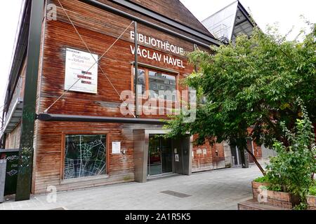 Bibliothèque Vaclav Havel, Bibliothèque Vaclav Havel, une bibliothèque publique du 18ème arrondissement de Paris, France à la halle Pajol. Banque D'Images