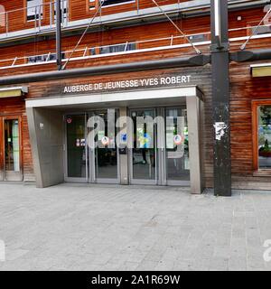 Yves Robert auberge de jeunesse dans la Halle Pajol rénovée, 18ème arrondissement de Paris, France. Banque D'Images