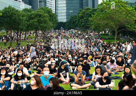 Central, Hong Kong. 28 Sep, 2019. Rally par des milliers de militants pro-démocratie à bureaux du gouvernement central à Tamar Park pour marquer le 5e anniversaire du début de l'égide du Mouvement. Credit : Iain Masterton/Alamy Live News Banque D'Images