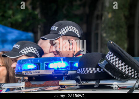 Les agents de police présents à la Gay Pride de Preston événement dans le centre-ville de Preston, Royaume-Uni Banque D'Images