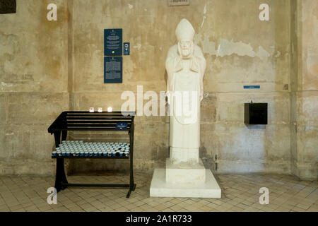 Paris, France - Sept 04, 2019 : paroisse Saint Pierre de Montmartre ou l'église Saint Pierre de Montmartre, l'une des plus anciennes églises de Paris . Banque D'Images