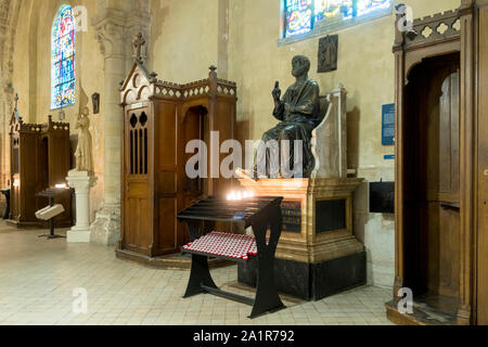 Paris, France - Sept 04, 2019 : paroisse Saint Pierre de Montmartre ou l'église Saint Pierre de Montmartre, l'une des plus anciennes églises de Paris . Banque D'Images