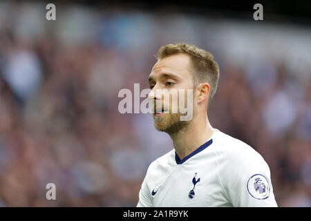 Tottenham Hotspur Stadium, Londres, Royaume-Uni. 28 Sep, 2019. Premier League anglaise de football, contre Tottenham Hotspur Southampton ; Christian Eriksen de Tottenham Hotspur - strictement usage éditorial uniquement. Pas d'utilisation non autorisée avec l'audio, vidéo, données, listes de luminaire, club ou la Ligue de logos ou services 'live'. En ligne De-match utilisation limitée à 120 images, aucune émulation. Aucune utilisation de pari, de jeux ou d'un club ou la ligue/player Crédit : publications Plus Sport Action/Alamy Live News Banque D'Images