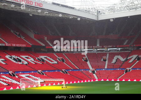 Un vide d'Old Trafford dans la pluie Banque D'Images