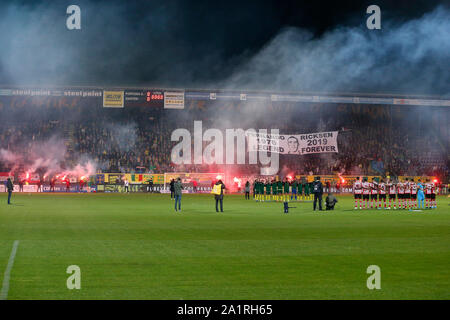 Paris, France. 28 Sep, 2019. Paris, 28-09-2019, Fortuna Sittard - Sparte, saison 2019-2020 de l'Eredivisie néerlandaise. Minute de silence avant le match : Crédit Photos Pro/Alamy Live News Banque D'Images