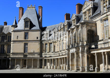 Cours ovale. Château de Fontainebleau. La France. / Cours ovale. Palais de Fontainebleau. La France. Banque D'Images