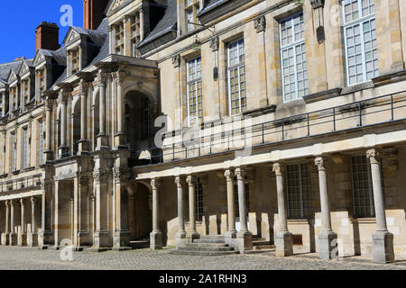 Cours Ovale.Château de Fontainebleau. La France. / Cour ovale. Palais de Fontainebleau. La France. Banque D'Images