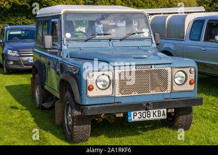 Land Rover Defender 90, 1996, P308 à la KBA Chew Stoke Vintage Tracteur et laboure afficher 2019 Banque D'Images