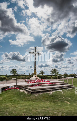 La Croix du Sacrifice à l'Lochnagar Crater Memorial à la Boisselle sur la somme de la campagne du nord de la France Banque D'Images