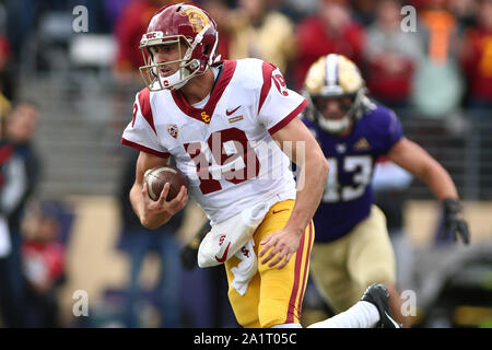 Seattle, WA, USA. 28 Sep, 2019. Southern California Trojans Quarterback Matt Fink (19) se précipite la balle lors d'un match entre la Californie du sud de Troie et Washington Huskies au champ d'Alaska Airlines au Husky Stadium à Seattle, WA. Sean Brown/CSM/Alamy Live News Banque D'Images