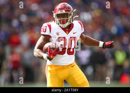 Seattle, WA, USA. 28 Sep, 2019. Southern California Trojans tailback Stepp Markese (30) exécute la balle lors d'un match entre la Californie du sud de Troie et Washington Huskies au champ d'Alaska Airlines au Husky Stadium à Seattle, WA. Sean Brown/CSM/Alamy Live News Banque D'Images