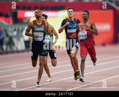 Doha, Qatar. 28 Sep, 2019. Brandon Mcbride du Canada et Abubaker Haydar Abdalla du Qatar qui se font concurrence sur les 800 mètres pour les hommes au cours de la 17e Championnats du monde d'athlétisme IAAF à la Khalifa Stadium de Doha, au Qatar. Ulrik Pedersen/CSM/Alamy Live News Banque D'Images