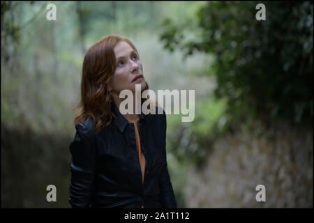 DATE DE SORTIE : Octobre 25, 2019 Title : Frankie STUDIO : Sony Pictures Classics Directeur : Ira Sachs Résumé : Trois générations aux prises avec une expérience qui change la vie au cours d'une journée de vacances à Sintra, Portugal, une ville historique connue pour ses jardins denses et des villas et palais. Avec : Isabelle Huppert comme Frankie. (Crédit Image : © Sony Pictures Classics/photos) Banque D'Images