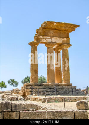 Temple du Dioscuri près d'une ville nommée situé à Agrigente en Sicile, Italie Banque D'Images