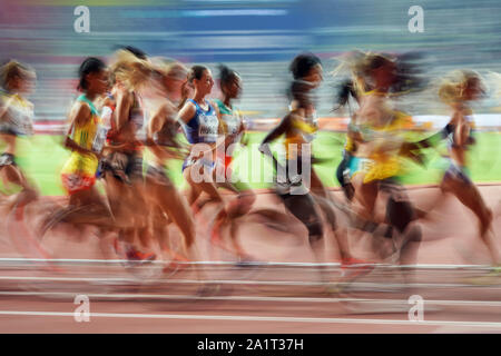 Doha, Qatar. 28 Sep, 2019. Molly Huddle de United States et Sifan Hassan des Pays-Bas qui se font concurrence sur les 10000 mètres pour les femmes au cours de la 17e Championnats du monde d'athlétisme IAAF à la Khalifa Stadium de Doha, au Qatar. Ulrik Pedersen/CSM/Alamy Live News Banque D'Images