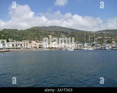 Canneto situé à une île nommée Lipari, la plus grande des îles éoliennes dans la mer Tyrrhénienne près de la Sicile en Italie Banque D'Images