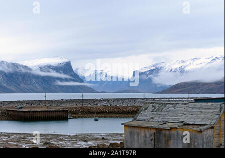 Harbot tranquille dans le Haut Arctique, village de Pangnirtung au Nunavut, Canada Banque D'Images