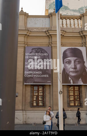 Santiago, Chili - 22 Avril 2019 : façade du Musée d'art pré-colombino à Santiago Banque D'Images